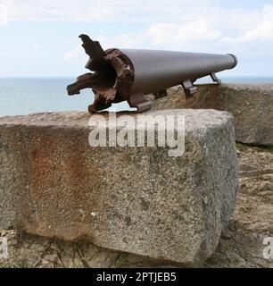 Une vieille arme de WW2 au port de Granville en Normandie, en France, en Europe Banque D'Images