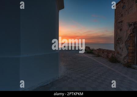 Phare de Capo Zafferano au crépuscule, Sicile Banque D'Images