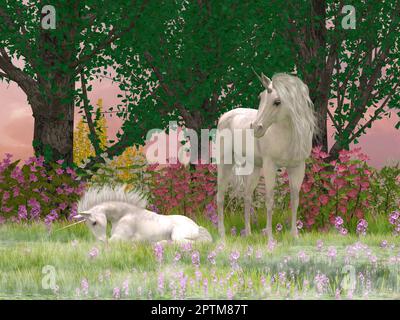 La brume matinale survole une prairie remplie d'herbe et de fleurs entourant une jument Unicorn protégeant son poulain. Banque D'Images