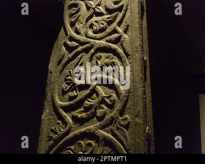 Croix celtique ancienne à l'abbaye d'Iona Banque D'Images