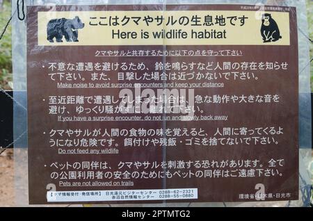 Parc national de Nikko, 18 novembre 2017 : signe d'avertissement de la présence d'animaux sauvages. Parc national de Nikko. Préfecture de Tochigi. Japon. Banque D'Images