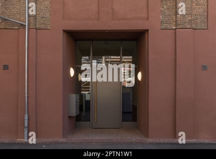 Entrée restaurée d'un ancien bâtiment d'usine Banque D'Images