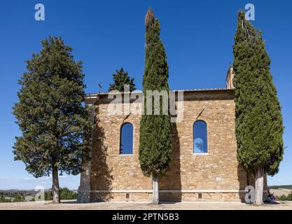 Capella Di Vitaleta dans la campagne entre San Quirico et Pienza dans le Val d'Orcia Toscane. Italie Banque D'Images