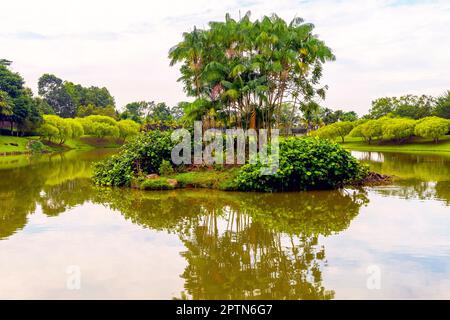 Adda Heights Town Park est un parc communautaire à Johor Bahru améliore un beau lac au milieu, avec des routes bien entretenues et des installations telles que to Banque D'Images