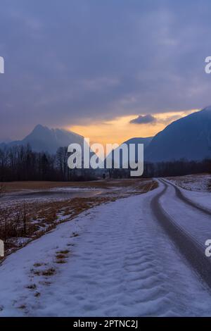 Paysage d'hiver près du village de Bovec, parc national de Triglavski, Slovénie Banque D'Images