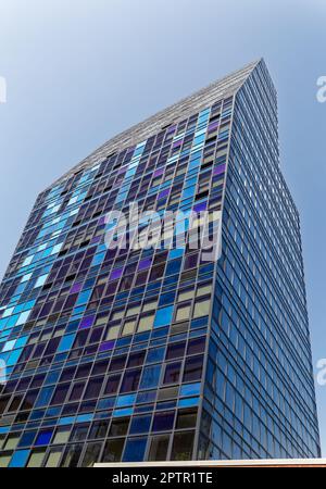 Le bleu est deux bâtiments : le 103 Norfolk Street, plus grand, curieusement cantileved, se trouve sur un terrain de zone commerciale, rejoint le 105 Norfolk Street, quartier résidentiel. Banque D'Images