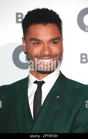 Rege-Jean page participe aux GQ Men of the Year Awards 2021 au Tate Modern de Londres, en Angleterre. Banque D'Images