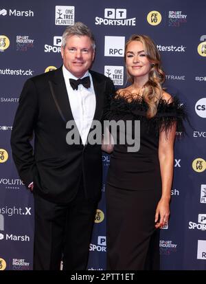 Londres, Royaume-Uni. 27th avril 2023. Mark Durden-Smith et Laura Woods ont assisté aux Sport Industry Awards 2023 à Battersea Evolution à Londres. Crédit : SOPA Images Limited/Alamy Live News Banque D'Images