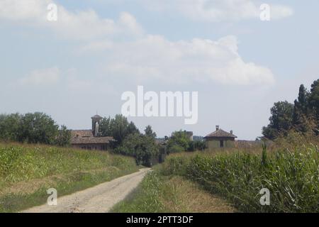 Villanterio (Vilanté dans le dialecte pavese) è un comune italiano di 3 300 abitanti[della provincia di Pavie en Lombardie. Si trova nel Pavese orientale, esteso sulle due rive del Lambro meridionale, ai conci con la provincia di Lodi. (wikipedia) Banque D'Images