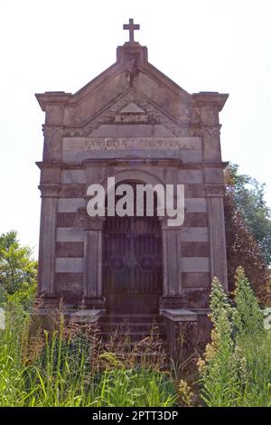 Villanterio (Vilanté dans le dialecte pavese) è un comune italiano di 3 300 abitanti[della provincia di Pavie en Lombardie. Si trova nel Pavese orientale, esteso sulle due rive del Lambro meridionale, ai conci con la provincia di Lodi. (wikipedia) Banque D'Images