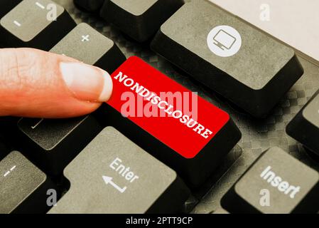 Signature textuelle indiquant la non-divulgation, mot écrit sur le contrat juridique matériel ou information confidentielle Banque D'Images