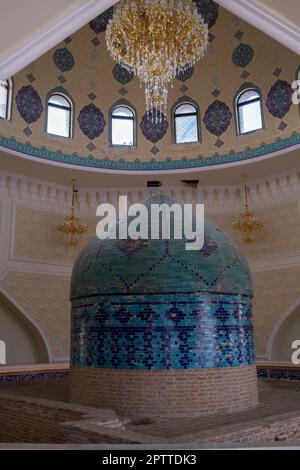 Mausolée d'Imamzade à l'intérieur de la mosquée Baghbanlar. Il est situé à la périphérie de Ganja, dans le nord de l'Azerbaïdjan Banque D'Images
