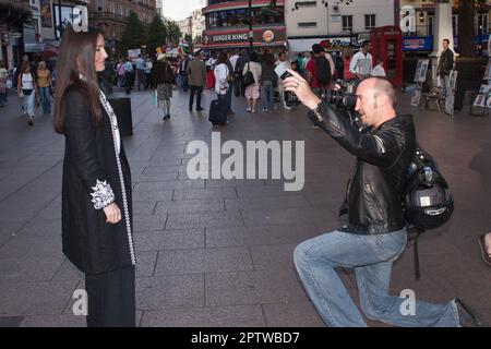 Claudia Shaffer, fille du scénariste Wickerman Anthony Shaffer, montre son désaveu de la refabrication non autorisée du film culte de son père, avec Nicolas cage à Londres. Banque D'Images