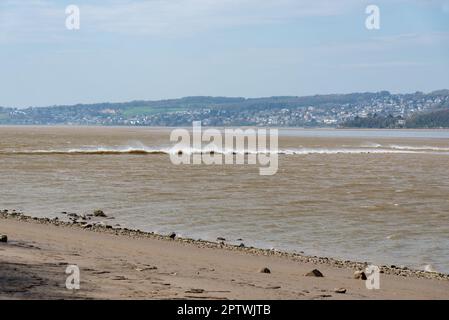 La marée d'Arnside a été le long de l'estuaire du Kent à Arnside, Milnthorpe, Cumbria, Royaume-Uni. Banque D'Images