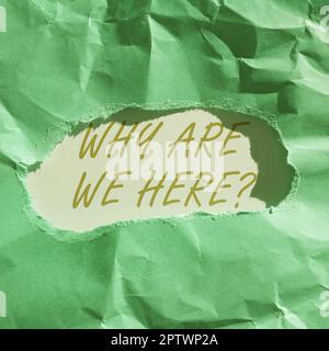 Écrire afficher du texte Pourquoi sommes-nous ici, photo conceptuelle raisons d'être quelque part but d'explication Banque D'Images