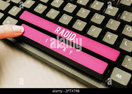 Légende conceptuelle radio, Business Approach transmission réception ondes électromagnétiques transportant des messages sonores Banque D'Images