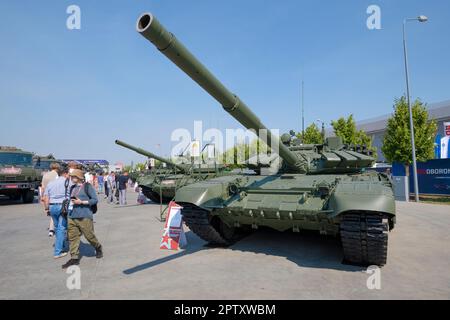 RÉGION DE MOSCOU, RUSSIE - 18 AOÛT 2022 : char de combat principal russe du T-72B3M sur le forum militaire-technique international Army-2022, parc Patriot Banque D'Images