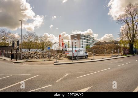 Démolition de l'ancien poste de police de Gravesend pour construire des logements protégés Banque D'Images