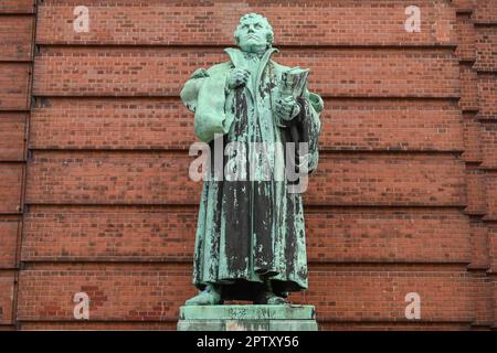 Statue Martin Luther, rue Hauptkirche Michaelis, Hambourg, Allemagne Banque D'Images