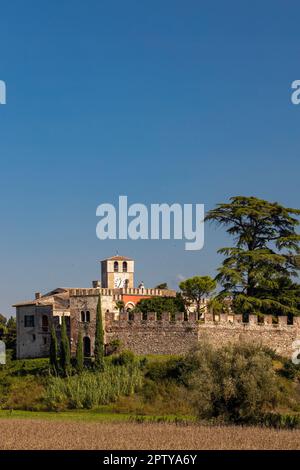 Castello di Castellaro Lagusello, site de l'UNESCO, région Lombardie, Italie Banque D'Images