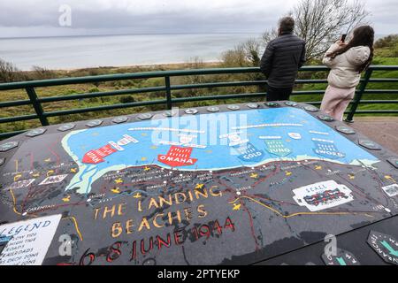 Le Cimetière américain et Mémorial de Normandie, Cemétrie américaine de Normandie, Cimetière américain, en France, est, situé, à, Colleville-sur-Mer, Normandie, Normandie, établie par les États-Unis Première armée sur 8 juin 1944 comme la première, cimetière américain, on, européen, sol, Dans, deuxième Guerre mondiale Le site du cimetière, couvre 172,5 acres et contient les tombes de 9 386, militaires morts, dont la plupart ont perdu la vie dans le, jour J, les débarquements, et les opérations qui ont suivi. Banque D'Images