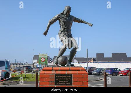 Blackpool, Royaume-Uni. 28th avril 2023. La statue de Stanley Mortensen à l'extérieur de Bloomfield Road devant le match de championnat Sky Bet Blackpool vs Millwall à Bloomfield Road, Blackpool, Royaume-Uni, 28th avril 2023 (photo de Gareth Evans/News Images) à Blackpool, Royaume-Uni le 4/28/2023. (Photo de Gareth Evans/News Images/Sipa USA) Credit: SIPA USA/Alay Live News Banque D'Images