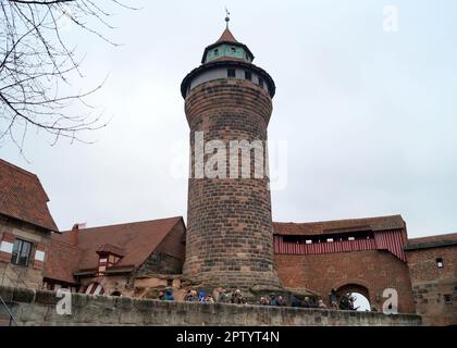 Tour Sinwell, Sinwellturm, tour ronde historique, partie importante du Kaiserburg, château impérial, Nuremberg, Allemagne Banque D'Images