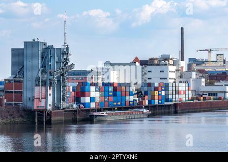 Terminal de conteneurs sur la rivière Weser, Bemen, nord-ouest de l'Allemagne Banque D'Images