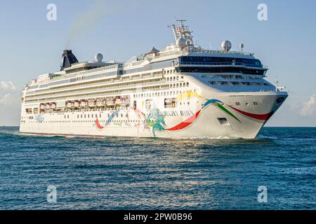 Miami Beach Florida,Océan Atlantique,arrivée du bateau de croisière Port de Miami Norwegian Dawn passager, Banque D'Images