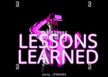 Inspiration montrant le signe leçons apprises, vue d'ensemble de l'entreprise les connaissances ou la compréhension acquises par l'expérience Banque D'Images