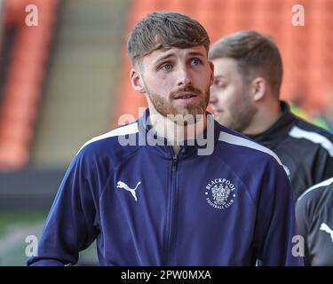 Blackpool, Royaume-Uni. 28th avril 2023. Daniel Grimshaw #32 de Blackpool arrive lors du match de championnat Sky Bet Blackpool vs Millwall à Bloomfield Road, Blackpool, Royaume-Uni, 28th avril 2023 (photo de Mark Cosgrove/News Images) à Blackpool, Royaume-Uni, le 4/28/2023. (Photo de Mark Cosgrove/News Images/Sipa USA) crédit: SIPA USA/Alay Live News Banque D'Images