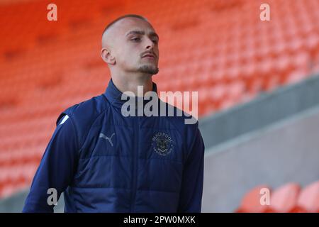 Blackpool, Royaume-Uni. 28th avril 2023. Lewis Fiorini #8 de Blackpool arrive devant le match de championnat de Sky Bet Blackpool vs Millwall à Bloomfield Road, Blackpool, Royaume-Uni, 28th avril 2023 (photo de Gareth Evans/News Images) à Blackpool, Royaume-Uni le 4/28/2023. (Photo de Gareth Evans/News Images/Sipa USA) Credit: SIPA USA/Alay Live News Banque D'Images
