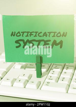 Écriture affichage de texte système de notification, Word pour ne pas oublier d'être connecté réseaux sociaux Banque D'Images