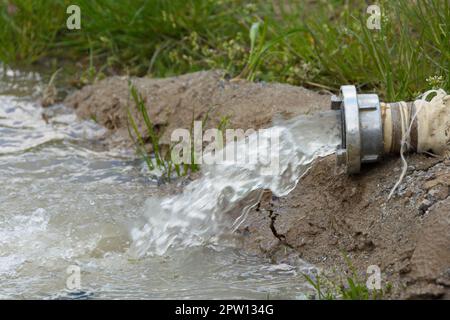 Jet d'eau du tuyau d'incendie Banque D'Images