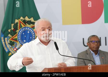 28 avril 2023, Brasilia, Distrito Federal, Brésil: (INT) cérémonie au Palais de Plananto et projet de loi pour réajuster les fonctionnaires. 28 avril 2023. Brasilia, District fédéral, Brésil: Le Président de la République du Brésil, Luiz Inacio Lula da Silva, à un événement pour sanctionner le projet de loi (PL) qui réajuste le salaire des fonctionnaires de 9%, au Palacio do Planito, à Brasilia, ce vendredi, 28 avril 2023. Lula a promis que le gouvernement fera la promotion de concours dans diverses carrières en plus de garantir une amélioration des salaires des gens. Lorsque l'on déclare que le pays est en cours de reconstruction Banque D'Images