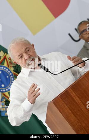 28 avril 2023, Brasilia, Distrito Federal, Brésil: (INT) cérémonie au Palais de Plananto et projet de loi pour réajuster les fonctionnaires. 28 avril 2023. Brasilia, District fédéral, Brésil: Le Président de la République du Brésil, Luiz Inacio Lula da Silva, à un événement pour sanctionner le projet de loi (PL) qui réajuste le salaire des fonctionnaires de 9%, au Palacio do Planito, à Brasilia, ce vendredi, 28 avril 2023. Lula a promis que le gouvernement fera la promotion de concours dans diverses carrières en plus de garantir une amélioration des salaires des gens. Lorsque l'on déclare que le pays est en cours de reconstruction Banque D'Images