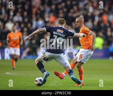 Blackpool, Royaume-Uni. 28th avril 2023. Lewis Fiorini #8 de Blackpool passes pendant le match de championnat Sky Bet Blackpool vs Millwall à Bloomfield Road, Blackpool, Royaume-Uni, 28th avril 2023 (photo de Mark Cosgrove/News Images) à Blackpool, Royaume-Uni le 4/28/2023. (Photo de Mark Cosgrove/News Images/Sipa USA) crédit: SIPA USA/Alay Live News Banque D'Images