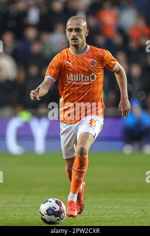 Blackpool, Royaume-Uni. 28th avril 2023. Lewis Fiorini #8 de Blackpool pendant le match de championnat Sky Bet Blackpool vs Millwall à Bloomfield Road, Blackpool, Royaume-Uni, 28th avril 2023 (photo de Mark Cosgrove/News Images) à Blackpool, Royaume-Uni le 4/28/2023. (Photo de Mark Cosgrove/News Images/Sipa USA) crédit: SIPA USA/Alay Live News Banque D'Images