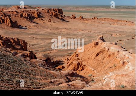 Paysage primitif rocheux dans la zone sèche du désert de Gobi, Mongolie, Asie centrale Banque D'Images