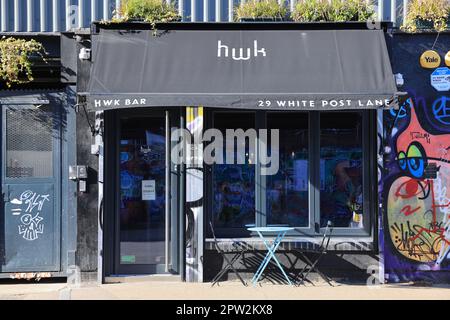 Hackney Wick branché avec son art de la rue, au soleil de printemps, est de Londres, Royaume-Uni Banque D'Images