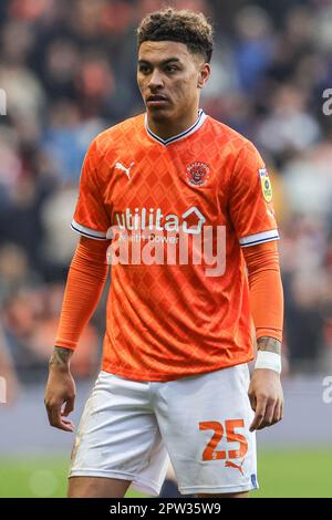 Blackpool, Royaume-Uni. 28th avril 2023. Morgan Rogers #25 de Blackpool pendant le match de championnat Sky Bet Blackpool vs Millwall à Bloomfield Road, Blackpool, Royaume-Uni, 28th avril 2023 (photo de Mark Cosgrove/News Images) à Blackpool, Royaume-Uni le 4/28/2023. (Photo de Mark Cosgrove/News Images/Sipa USA) crédit: SIPA USA/Alay Live News Banque D'Images