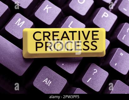 Signe d'écriture à la main processus créatif, concept signifiant relier des idées à quelque chose de créativité précieuse Banque D'Images