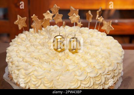 Événement social ; gâteau savoureux pour la fête d'anniversaire 60th Banque D'Images