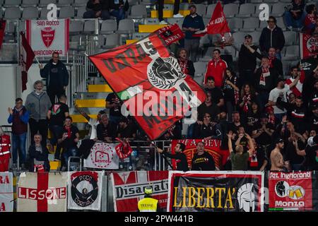 La Spezia, Italie. 28th avril 2023. AC Monza Supporters pendant le championnat italien série Un match de football entre Spezia Calcio et AC Monza sur 28 avril 2023 au stade Alberto Picco à la Spezia, Italie - photo Alessio Morgese / E-Mage crédit: Alessio Morgese / Alay Live News Banque D'Images