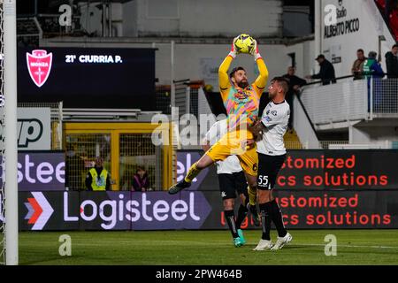 La Spezia, Italie. 28th avril 2023. Bartlomiej Dragowski (Spezia Calcio) pendant le championnat italien série Un match de football entre Spezia Calcio et AC Monza sur 28 avril 2023 au stade Alberto Picco à la Spezia, Italie - photo Morgese-Rossini/DPPI crédit: DPPI Media/Alamy Live News Banque D'Images