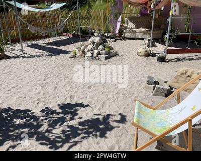 Sandgaerten sind stérile Steinwuesten in Vorgaerten, ein fragwürdiger, voruebergehender Trend, mit negativen Auswirkungen auf die Umwelt. Jardin de sable Banque D'Images