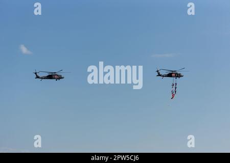 Istanbul, Istanbul, Turquie. 28th avril 2023. Teknofest, le festival de l'aviation mondialement reconnu, a pris son envol, à Istanbul, l'événement a suscité une attention et un enthousiasme importants, rassemblant des aficionados de l'aviation et des experts du monde entier pour célébrer et présenter les dernières avancées technologiques dans le domaine. (Credit image: © Shady Alassar/ZUMA Press Wire) USAGE ÉDITORIAL SEULEMENT! Non destiné À un usage commercial ! Crédit : ZUMA Press, Inc./Alay Live News Banque D'Images