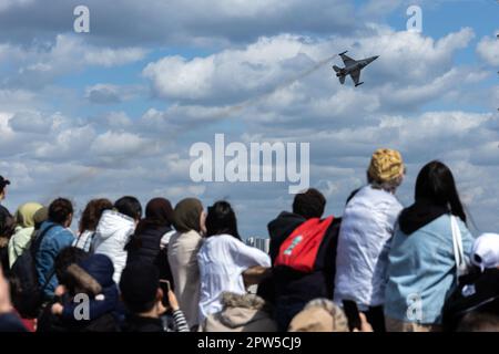 Istanbul, Istanbul, Turquie. 28th avril 2023. Teknofest, le festival de l'aviation mondialement reconnu, a pris son envol, à Istanbul, l'événement a suscité une attention et un enthousiasme importants, rassemblant des aficionados de l'aviation et des experts du monde entier pour célébrer et présenter les dernières avancées technologiques dans le domaine. (Credit image: © Shady Alassar/ZUMA Press Wire) USAGE ÉDITORIAL SEULEMENT! Non destiné À un usage commercial ! Crédit : ZUMA Press, Inc./Alay Live News Banque D'Images