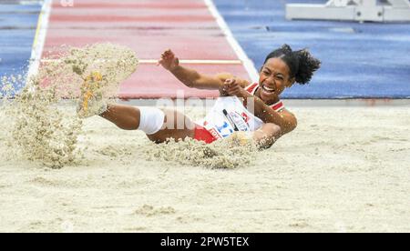 Philadelphie, Pennsylvanie, États-Unis. 28th avril 2023. Long cavalier de l'Université de San Diego, DEJANAE THOMPSON, en action pendant les Penn Relays à Franklin Field. (Credit image: © Ricky Fitchett/ZUMA Press Wire) USAGE ÉDITORIAL SEULEMENT! Non destiné À un usage commercial ! Banque D'Images