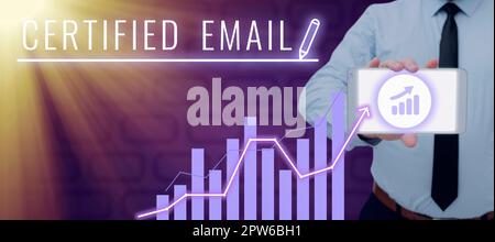 Écriture affichant du texte E-mail certifié, concept signifiant e-mail dont l'envoi est certifié par un tiers neutre Banque D'Images
